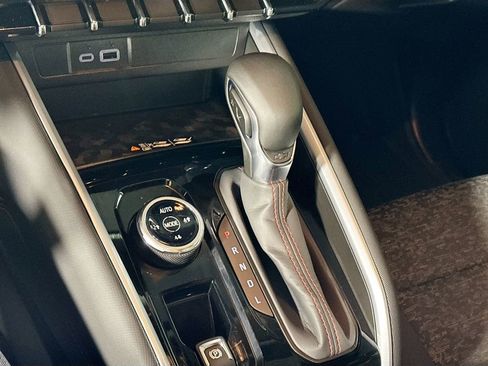 Used 2024 Chevrolet Colorado Z71 w/ Z71 Convenience Package 2 image 18