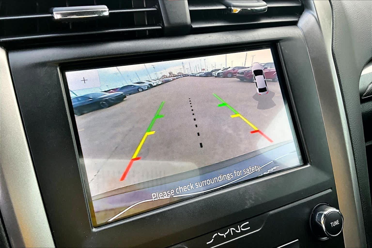Used 2020 Ford Fusion SE FWD image 27