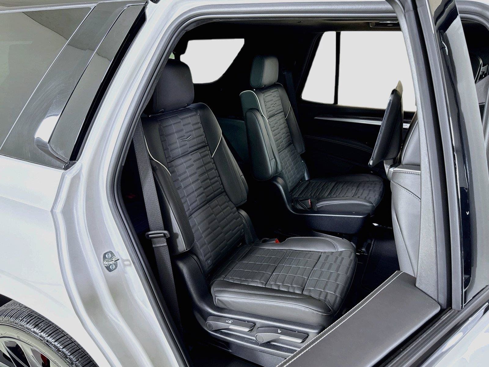 Used 2025 Cadillac Escalade V w/ LPO, ONYX Package AWD/4WD image 29