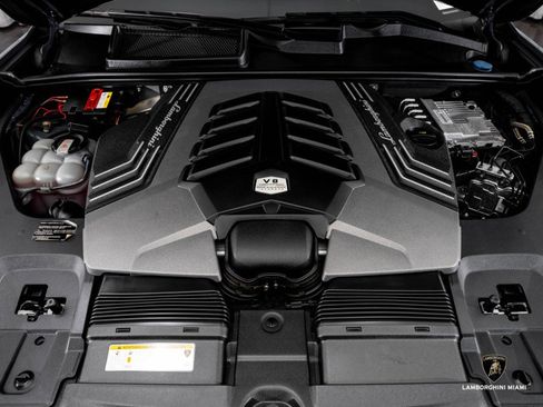 Used 2023 Lamborghini Urus S image 4