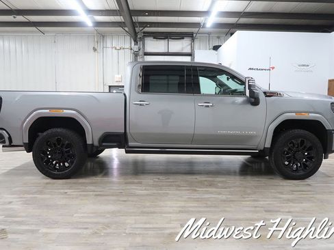 Used 2025 GMC Sierra 2500 Denali w/ Denali Reserve Package AWD/4WD image 8