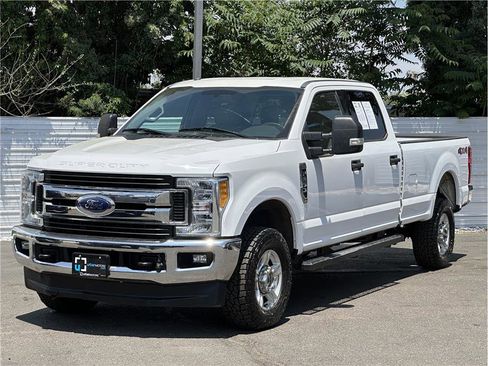 Used 2017 Ford F250 XLT w/ XLT Value Package AWD/4WD image 6