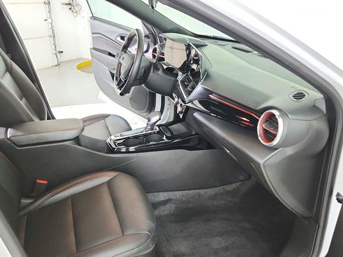 Used 2024 Chevrolet Trax RS w/ Driver Confidence Package FWD image 27