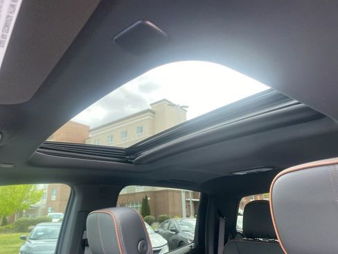 Used 2024 GMC Canyon AT4 w/ Technology Package image 15