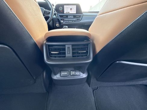 Used 2025 Lexus ES 350 w/ Premium Package FWD image 18