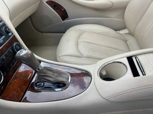 Used 2009 Mercedes-Benz CLK 550 Coupe image 22