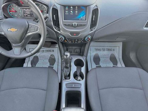Used 2018 Chevrolet Cruze LT w/ Convenience Package image 25