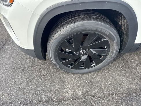 New 2026 Volkswagen Atlas SE image 9