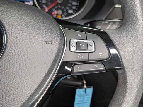 Used 2018 Volkswagen Tiguan S image 33