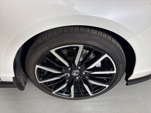 Used 2024 Honda Accord Touring image 11