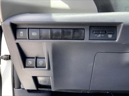 Used 2023 Toyota Sienna LE FWD image 33