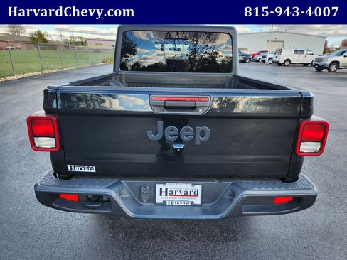 Used 2023 Jeep Gladiator Sport image 5