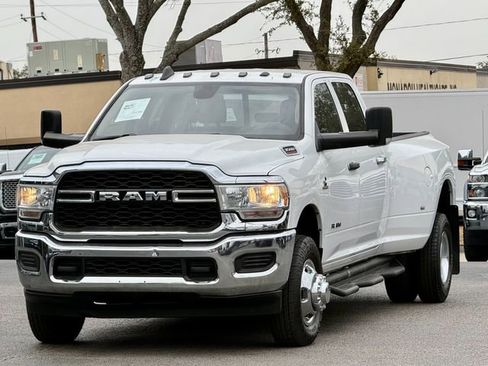 Used 2019 RAM 3500 Tradesman image 3
