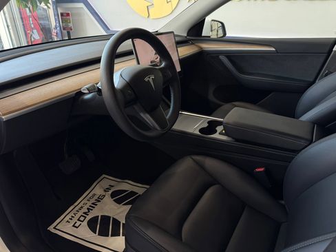 Used 2024 Tesla Model Y Long Range image 21