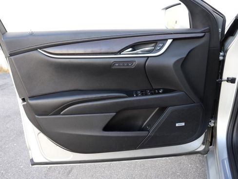 Used 2019 Cadillac XTS Luxury image 35