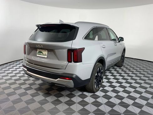 Certified 2025 Kia Sorento EX w/ Panoramic Sunroof Package AWD/4WD image 12