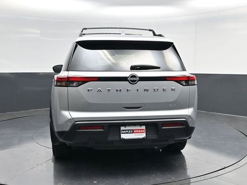 Used 2024 Nissan Pathfinder SV FWD image 4