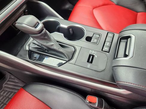 Used 2021 Toyota Highlander XSE FWD image 19