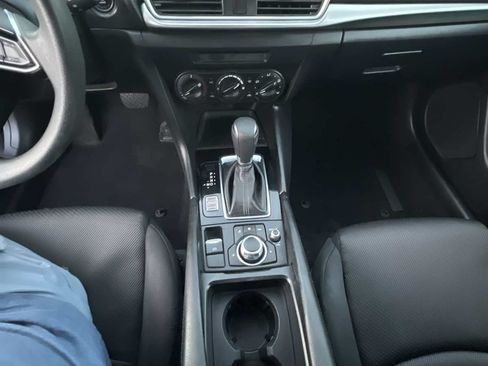 Used 2017 MAZDA MAZDA3 Sport FWD image 11