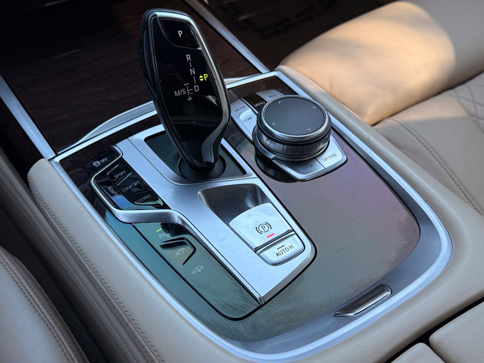 Used 2018 BMW 750i RWD image 32