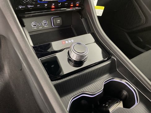 New 2025 Jeep Grand Cherokee Laredo w/ Luxury Tech Group I image 33