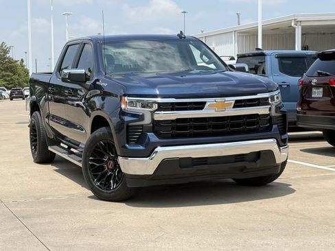 Used 2022 Chevrolet Silverado 1500 LT RWD image 2