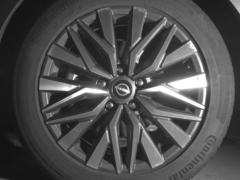 Used 2025 Nissan Altima 2.5 SV image 12