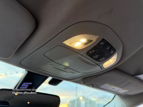 Used 2019 Chrysler Pacifica Touring-L image 38