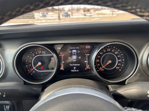 Used 2023 Jeep Gladiator Overland image 28