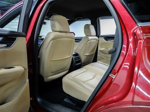 Used 2018 Cadillac XT5 FWD image 43