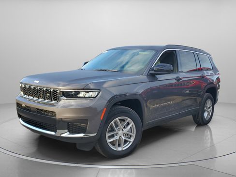 New 2025 Jeep Grand Cherokee L Laredo w/ Luxury Tech Group I RWD image 2