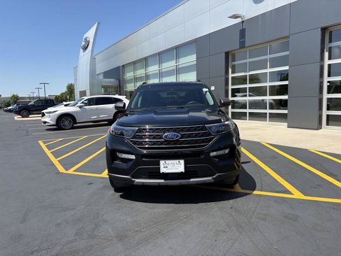 Used 2023 Ford Explorer XLT w/ Equipment Group 202A AWD/4WD image 2