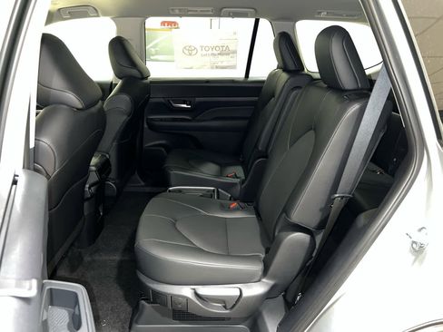 New 2026 Toyota Grand Highlander XLE AWD/4WD image 13
