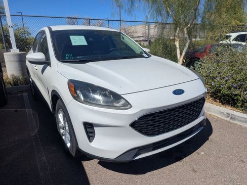 Used 2020 Ford Escape SE image 3
