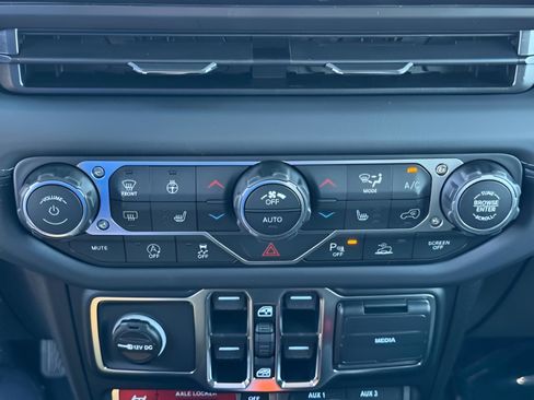 New 2026 Jeep Gladiator Mojave image 23