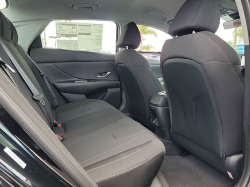 New 2026 Hyundai Elantra SE FWD image 17