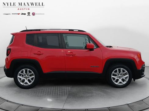 Used 2018 Jeep Renegade Latitude w/ Popular Equipment Group FWD image 17