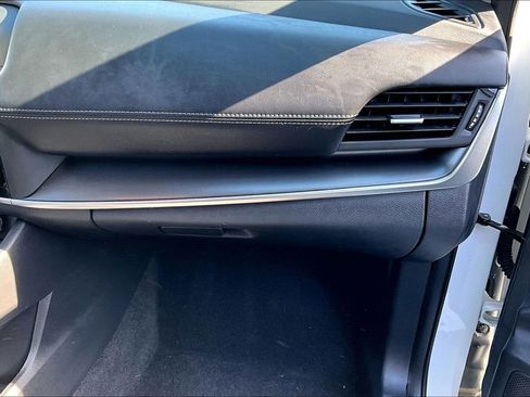 Used 2024 Nissan Rogue SV image 24