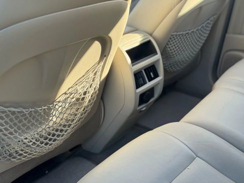 Used 2012 Cadillac SRX Luxury image 29