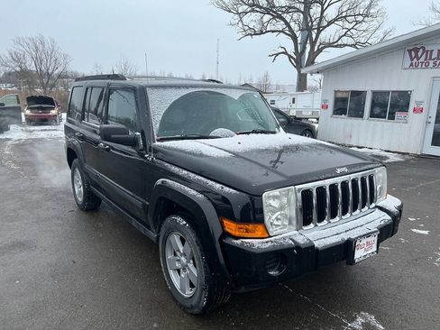 Used 2007 Jeep Commander Sport image 3