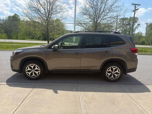 Used 2019 Subaru Forester Premium w/ All-Weather Package AWD/4WD image 4