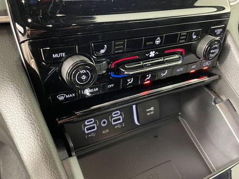 New 2025 Jeep Grand Cherokee Altitude image 7