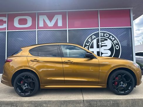 Used 2023 Alfa Romeo Stelvio Veloce AWD/4WD image 4
