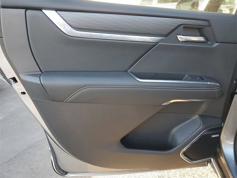 Used 2025 GMC Acadia Elevation w/ Black Edition image 15