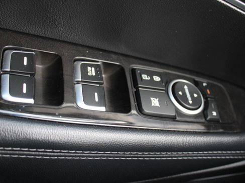 Used 2018 Kia Sorento FWD image 32