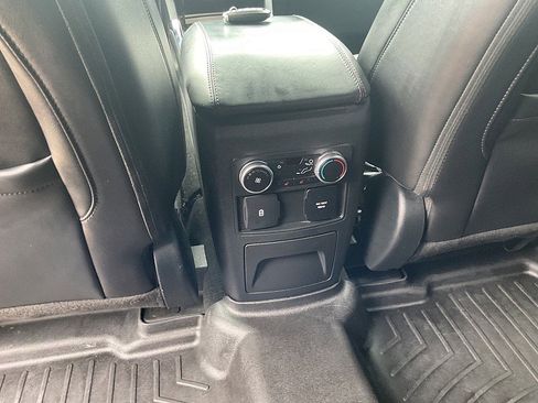 Used 2023 Ford Explorer Platinum w/ Technology Package AWD/4WD image 18