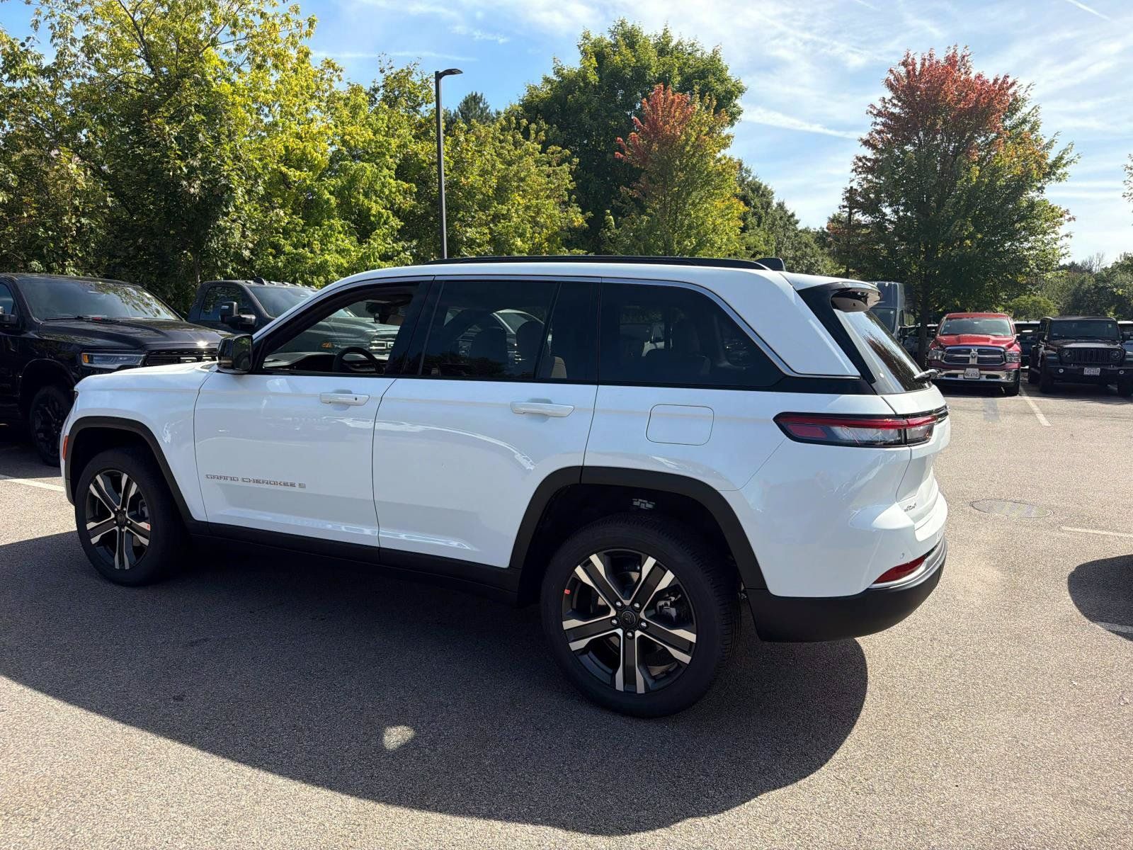 New 2027 Jeep Grand Cherokee Limited AWD/4WD image 3