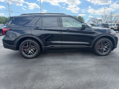 New 2026 Ford Explorer ST-Line w/ ST-Line Street Pack AWD/4WD image 13