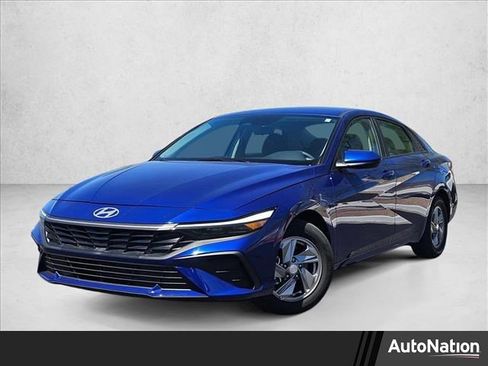 Used 2025 Hyundai Elantra SE FWD image 1