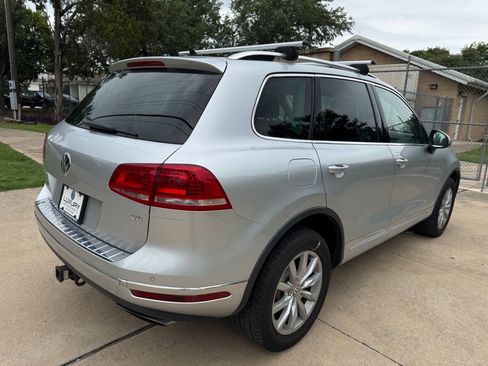 Used 2016 Volkswagen Touareg Sport AWD/4WD image 11
